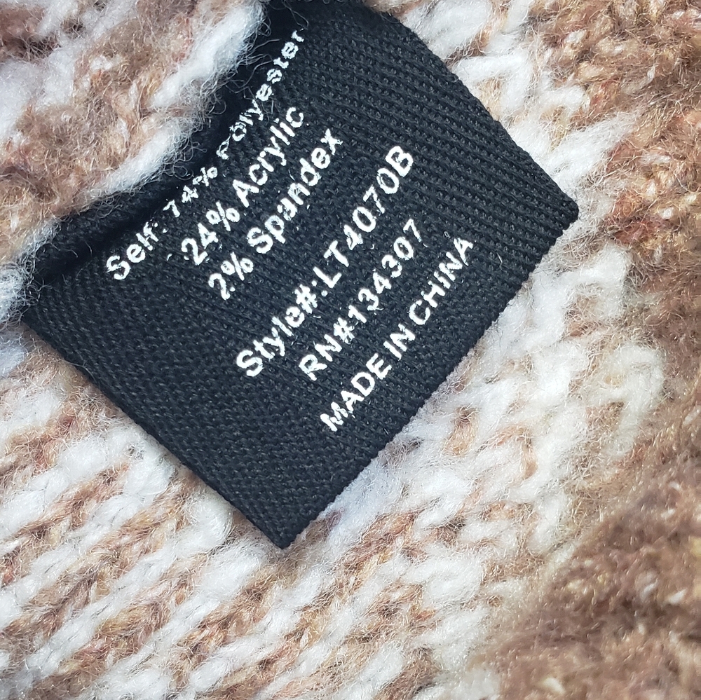 Line & Dot Sweater - Picture 5 of 6